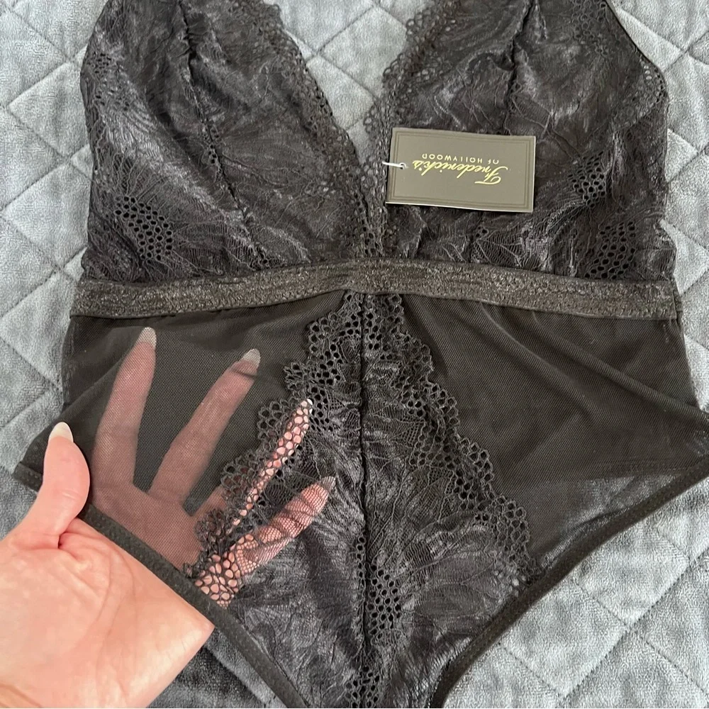Frederick's Of Hollywood Teddy Small Lingerie Sheer Lace Black Snap Closure B14